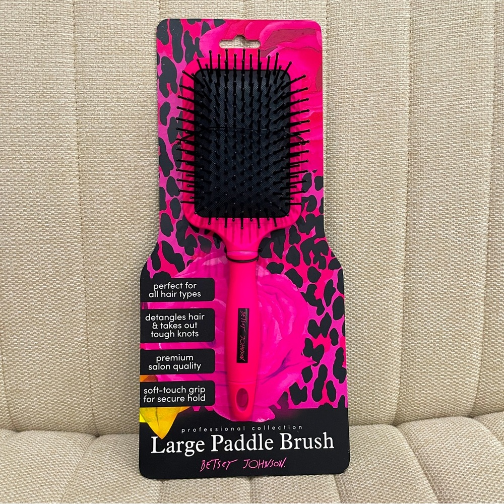 NEW Betsey Johnson Professional Large Paddle Brush Hot Pink Detangling Hair Tool